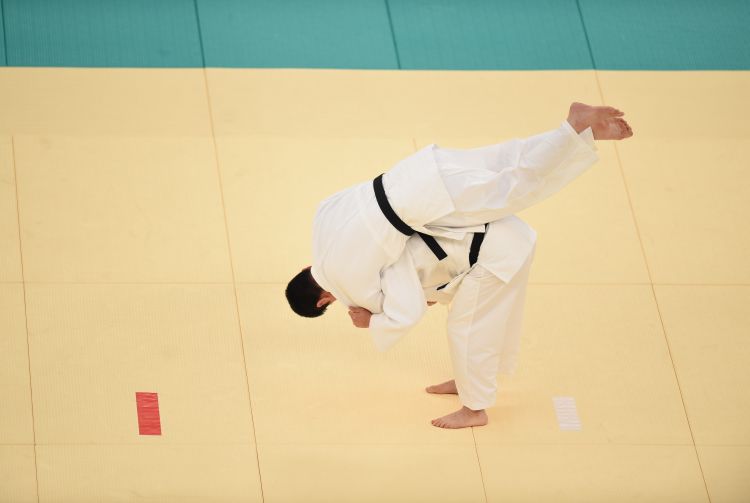 中超：上海海港3-2击败长春亚泰